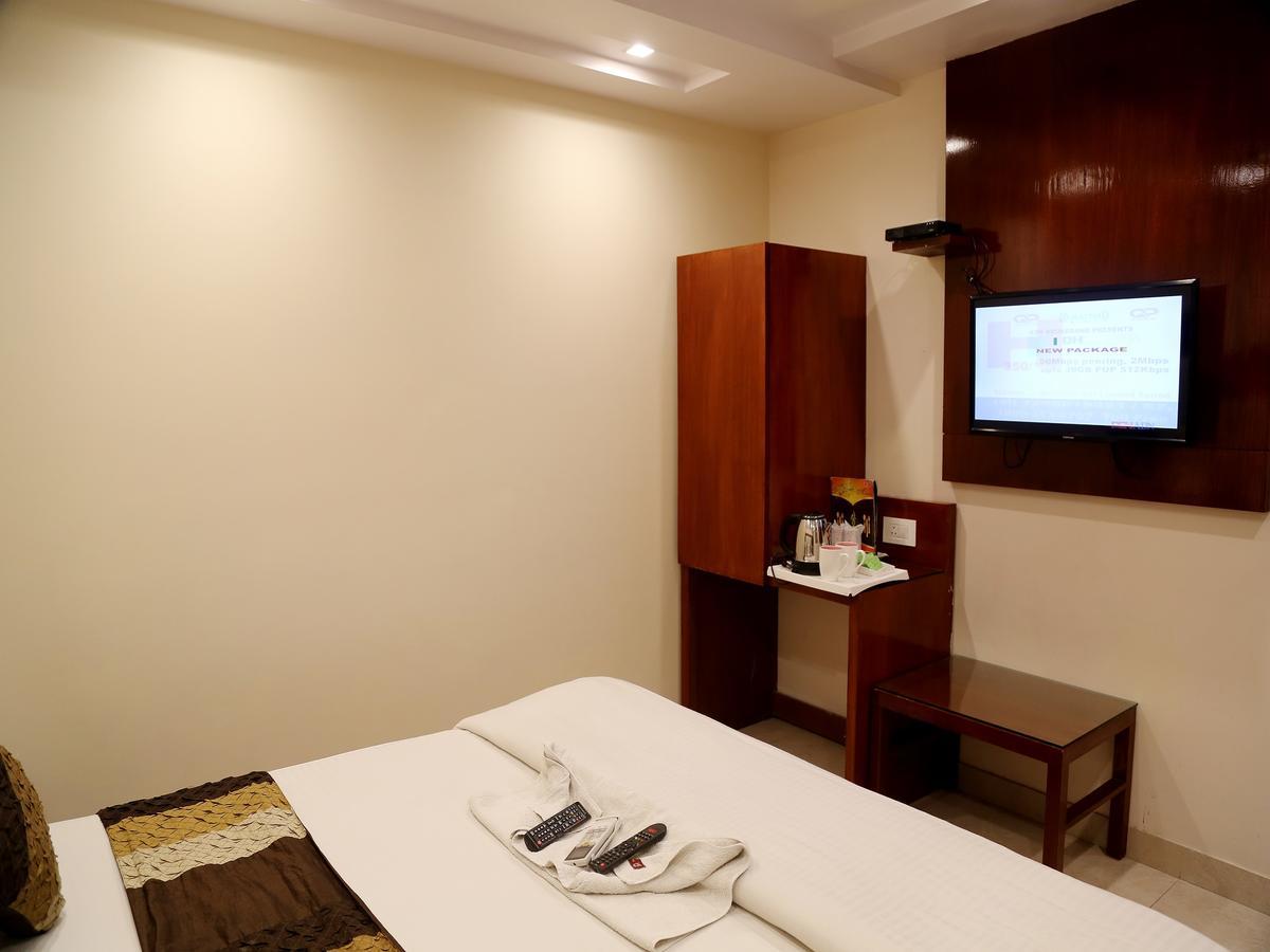 Hotel Sapphire New Delhi Exterior photo